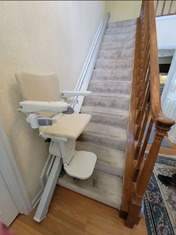 Handicare 1100 Stairlift in Indianapolis installed by Lifeway Mobility