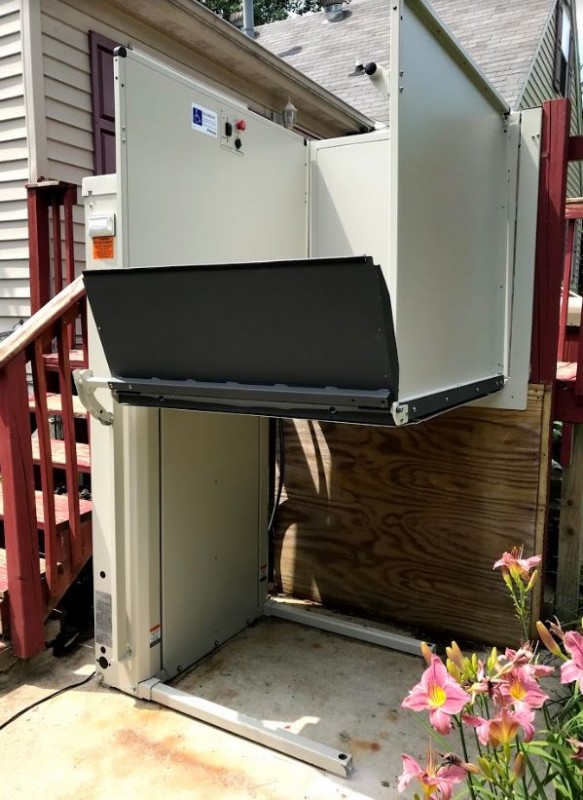 Bruno porch lift for wheelchair accessible entryway to front door