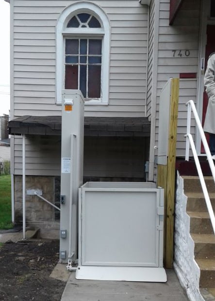 Wheelchair Lift at the Church of Christ in Chicago, IL