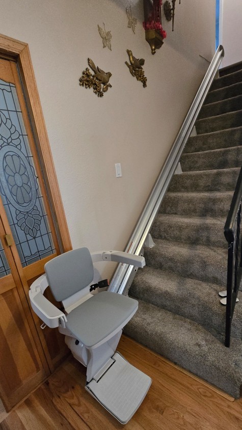 Bruno Elan rental stair lift from Lifeway Mobility at bottom landing of staircase in home in Indianapolis
