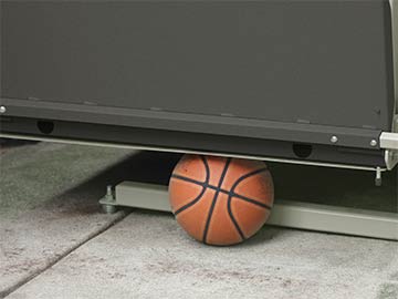 A wheelchair lift detects obstructions and stops automatically