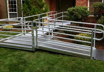 aluminum wheelchair ramp with horizontal picket handrails
