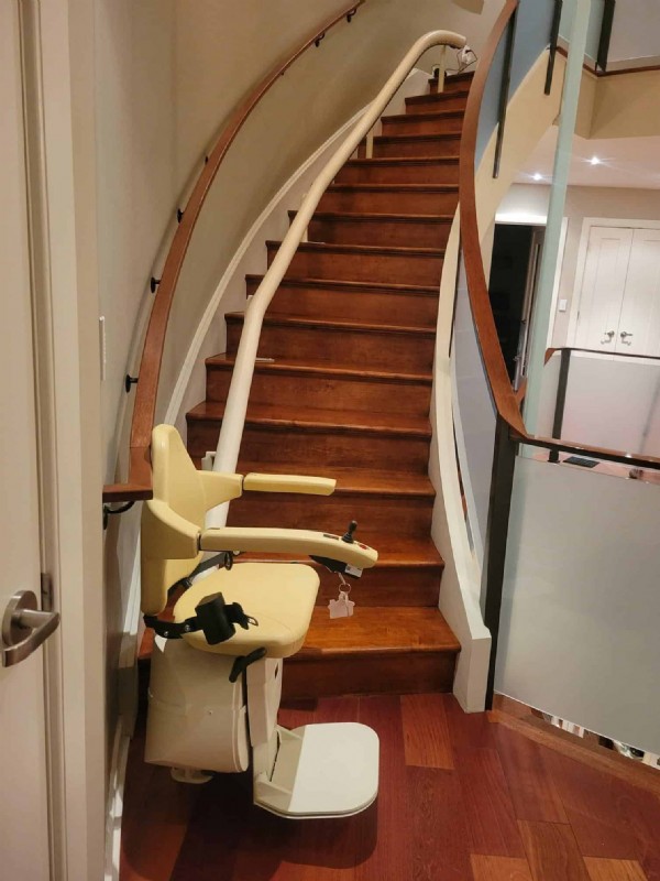 2nd-level-curved-stairlift-side-view-in-Philadelphia-installed-by-Lifeway-Mobility.jpg