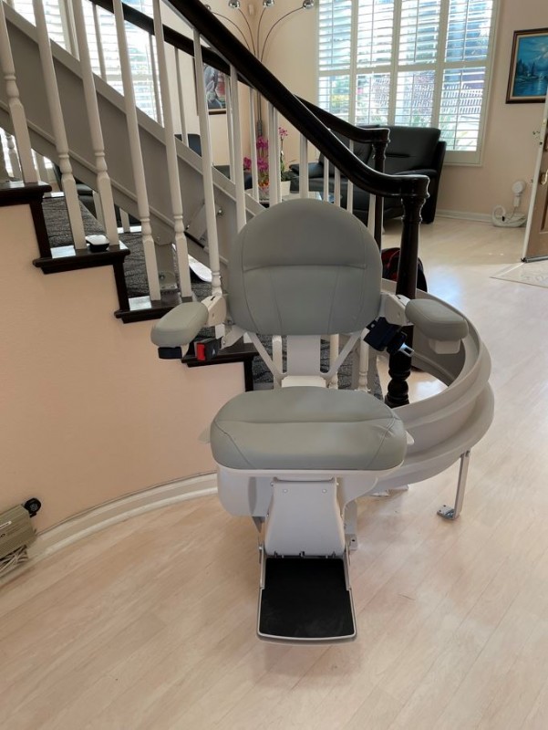 Bruno-Curved-stairlift-in-San-Jose-CA-installed-by-Lifeway-Mobility.JPG