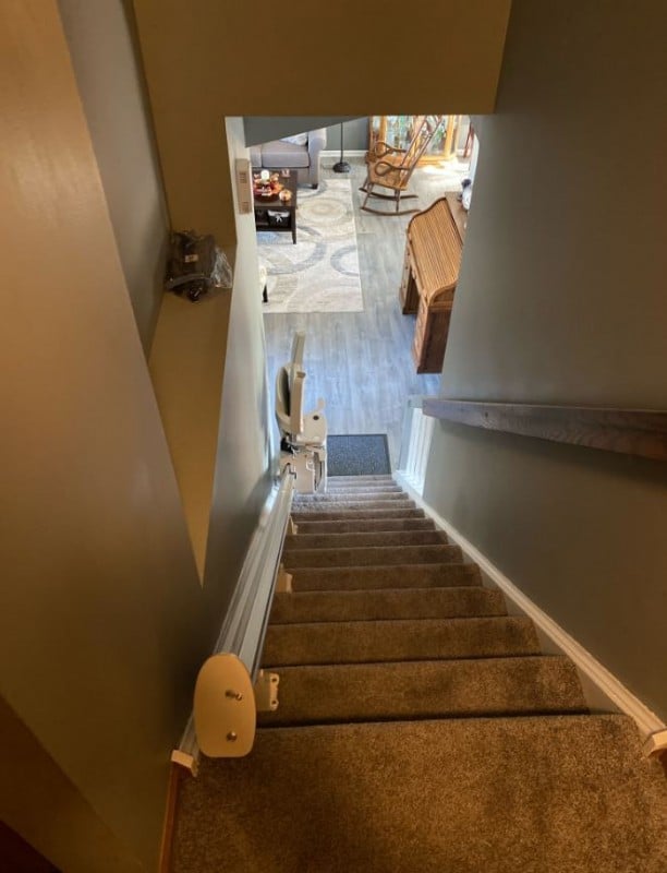 Bruno-Elan-stairlift-at-bottom-landing-of-home-in-Streamwood-IL.jpeg