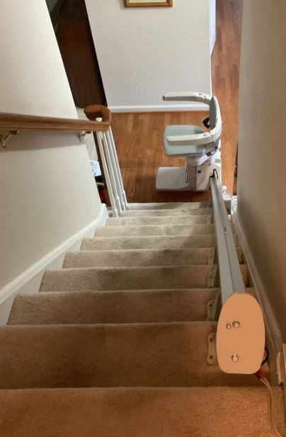 Bruno-Elan-stairlift-at-bottom-of-staircase-in-Baltimore-home.JPG