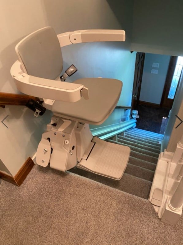 Bruno-Elan-stairlift-at-top-of-staircase-in-Indinapolis-home.JPG