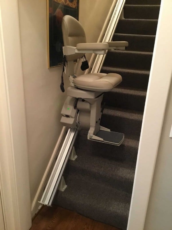 Bruno-Elite-stairlift-in-Oakland-CA-installed-by-Lifeway-Mobility.JPG