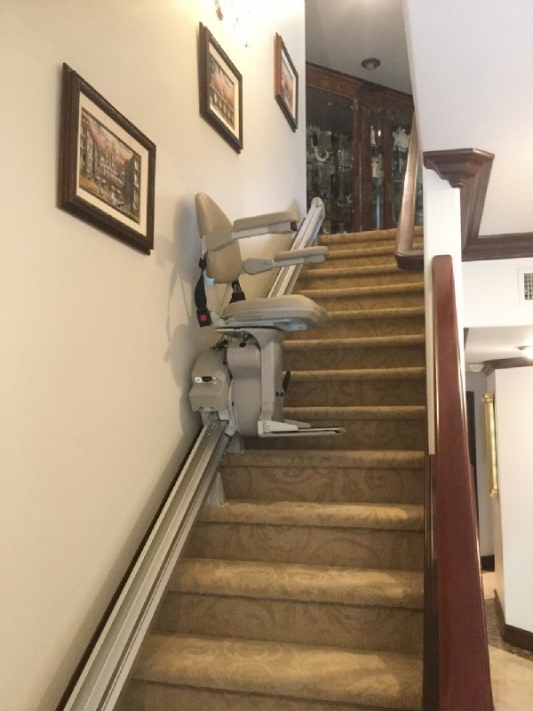 Bruno-Elite-stairlift-installed-by-Lifeway-Mobility-San-Francisco.jpg