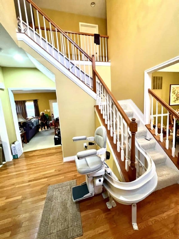 Bruno-custom-curved-stairlift-installed-in-Miamisburgh-OH-by-Lifeway-Mobility-Columbus.jpg