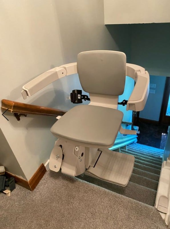 Elan-stairlift-swiveled-away-from-stairs-at-top-landing-in-home-in-Indiana.JPG