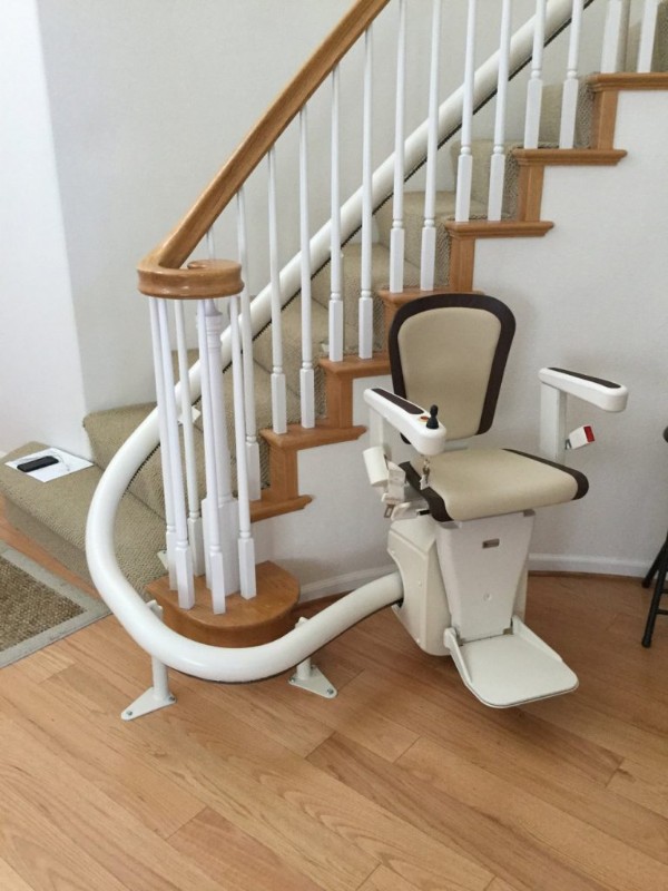 Handicare-Freecurve-curved-stairlift-installed-in-Long-Beach-CA.jpg