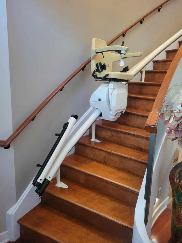 Handicare-curved-stairlift-with-powered-hinge-rail-installed-by-Lifeway-Mobility-Philadelphia.jpg