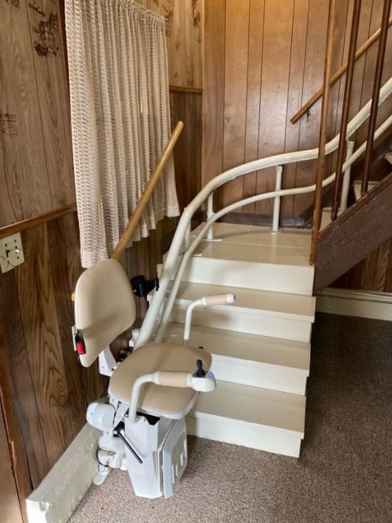 Harmar-Helix-90-degree-curve-stairlift-from-Lifeway-Mobility.JPG