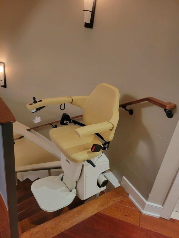 Lifeway-Mobility-installed-Handicare-Freecurve-in-4-story-home-in-Philadelphia-PA.jpg