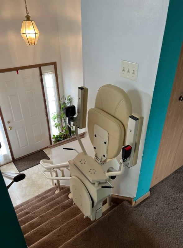 Lifeway-Mobility-installed-Harmar-Helix-180-curved-stairlift.JPG