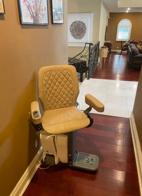 UP-modular-curved-stairlift-from-Lifeway-Mobility.JPG