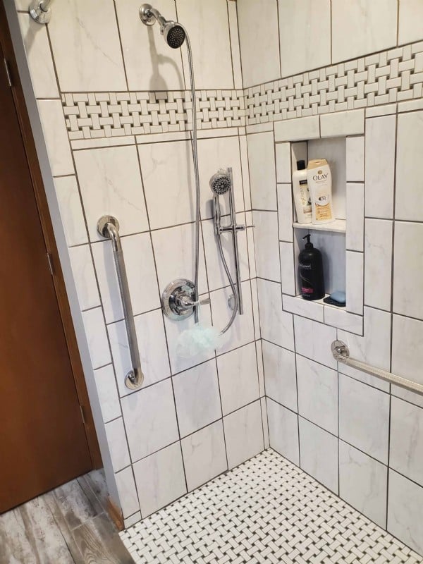 accessible-shower-with-white-tile-and-grab-bars-in-Frankfort-IL-by-EHLS.jpg