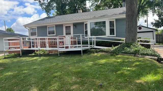 aluminum-wheelchair-ramp-Grayslake-IL-installed-by-Lifeway-Mobility.jpg