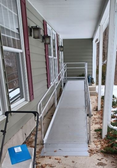 aluminum-wheelchair-ramp-Roxbury-CT-installed-by-Lifeway-Mobility.JPG