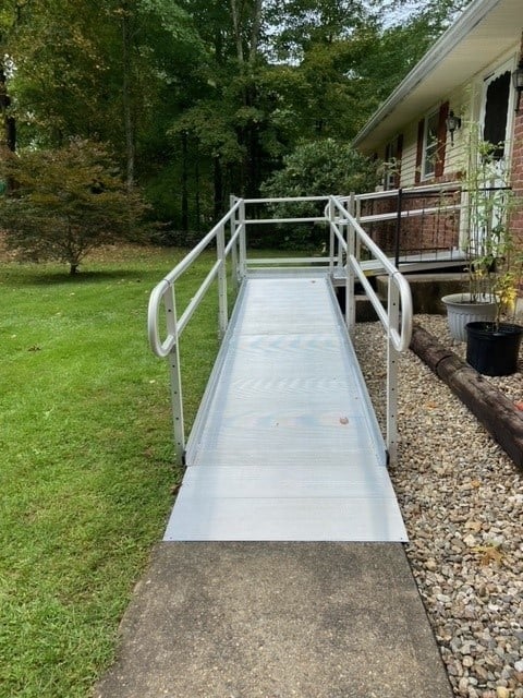 aluminum-wheelchair-ramp-in-New-Haven-installed-by-Lifeway-Mobility.jpg