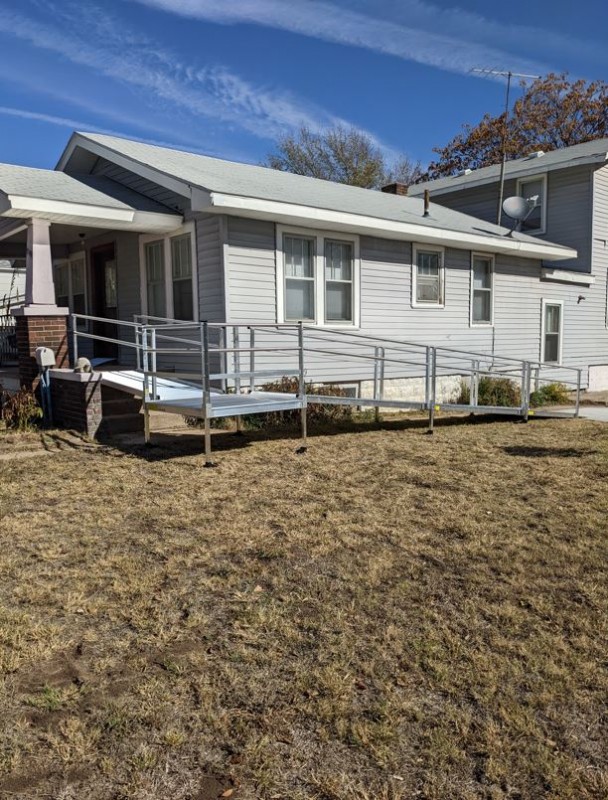 aluminum-wheelchair-ramp-installed-by-Lifeway-Mobility-Wichita.jpg