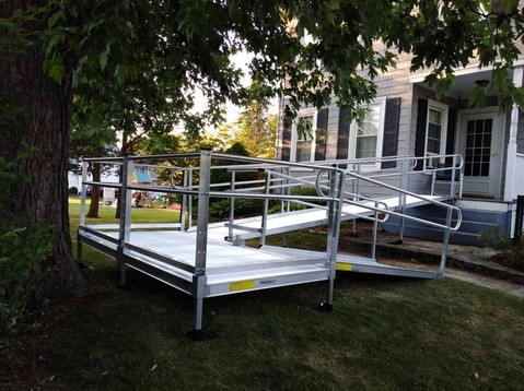 aluminum-wheelchair-ramp-installed-in-Amesbury-Massachusetts-for-access-to-front-door.jpg