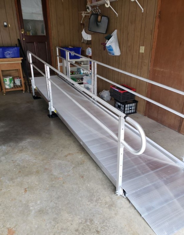 aluminum-wheelchair-ramp-installed-in-Greenwood-South-Carolina-by-Lifeway-Mobility.JPG