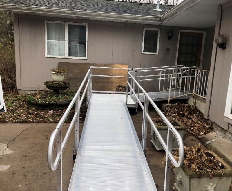 aluminum-wheelchair-ramp-installed-in-Newport-Minnesota-by-Lifeway-Mobility.JPG