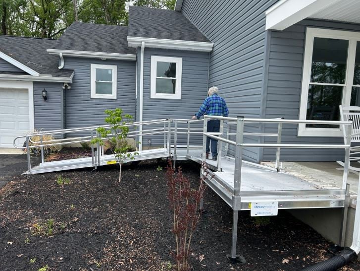 aluminum-wheelchair-ramp-installed-in-Seaford-DE-by-Lifeway-Mobility.JPG