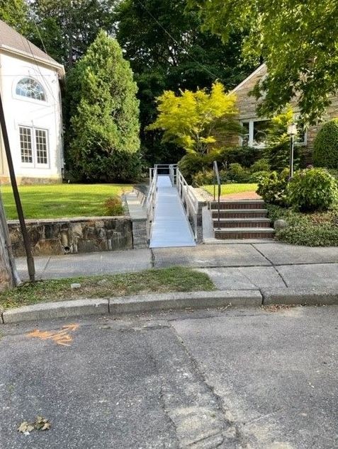 aluminum-wheelchair-ramp-street-view-in-MA-installed-by-Lifeway-Mobility.JPG