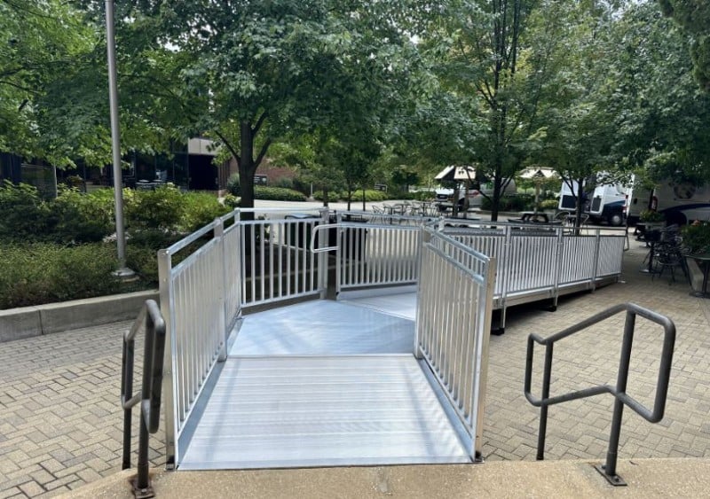 commercial-aluminum-wheelchair-ramp-installed-at-University-of-Maryland-Baltimore-by-Lifeway-Mobility.JPG