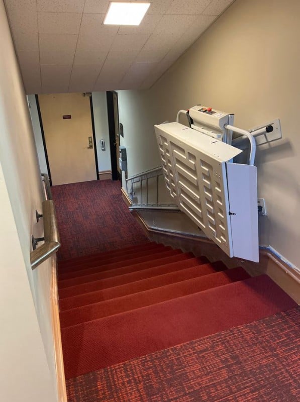 commercial-inclined-platform-lift-installed-in-theater-in-UT-by-Lifeway-Mobility.jpg