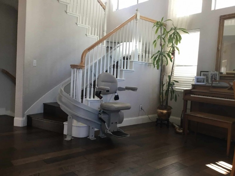 curved-stair-lift-in-San-Francisco-installed-by-Lifeway-Mobility.JPG