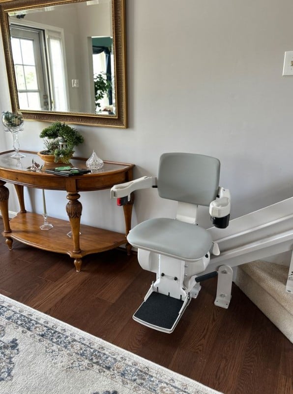 curved-stairlift-Abington-MD-from-Lifeway-Mobility.JPG