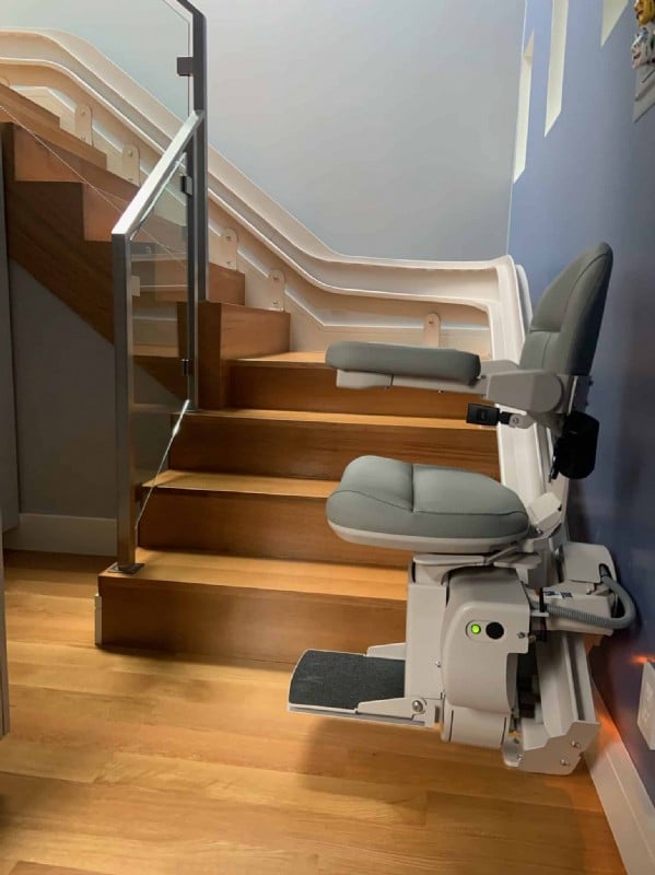 curved-stairlift-at-basement-level-of-home-in-Oakland-CA.JPG