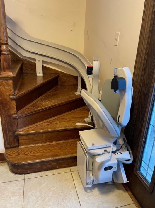 curved-stairlift-at-bottom-landing-of-stairs-in-Darien-IL-home-by-Lifeway-Mobility.JPG