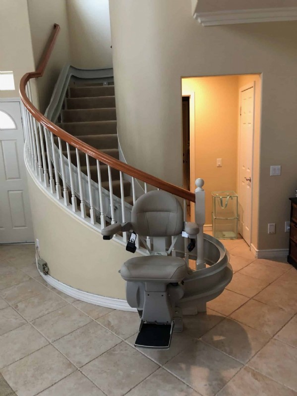 curved-stairlift-in-San-Jose-CA-by-Lifeway-Mobility.JPG
