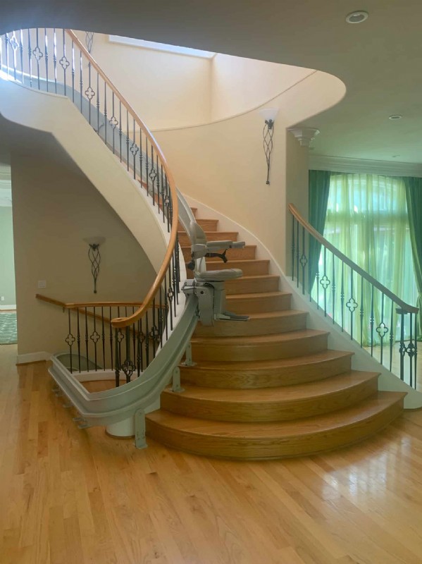 curved-stairlift-installed-by-Lifeway-Mobility-in-Los-Angeles.JPG