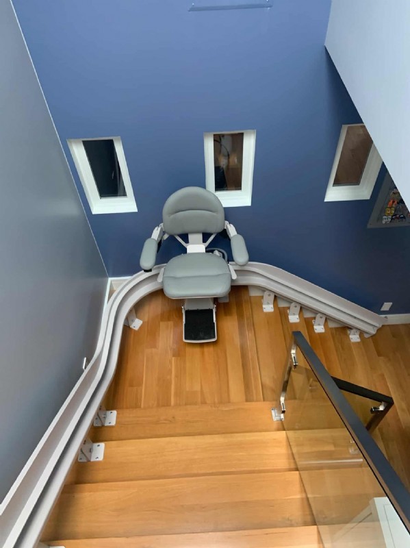 curved-stairlift-installed-in-Oakland-California.JPG