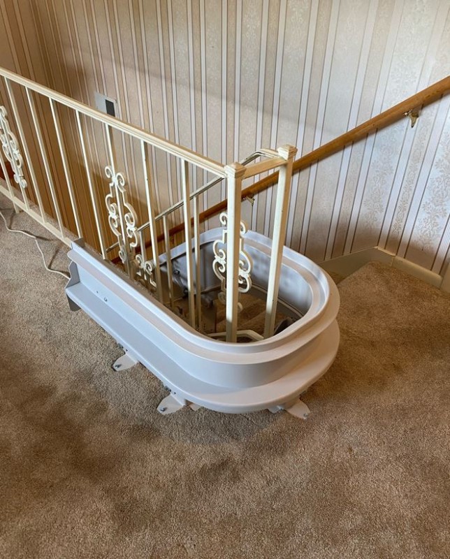curved-stairlift-rail-overrun-at-top-landing-of-staircase-in-Hartford-City-IN.JPG