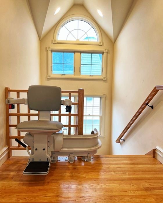 curved-stairlift-with-90-degree-park-position-at-top-of-stairs-installed-by-Lifeway-Mobility-NJ.JPG