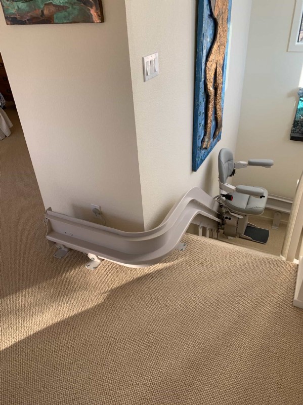 curved stairlift with rail overrun in San Francisco home