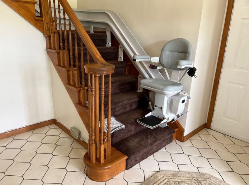 custom-curved-stairlift-in-Sarver-PA-installed-by-Lifeway-Mobility.JPG