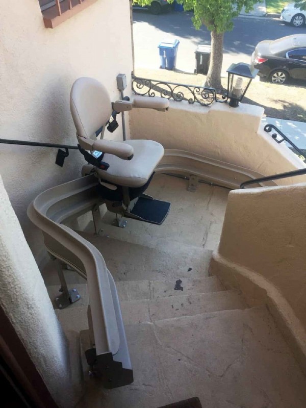 outdoor-Bruno-Elite-curved-stairlift-installed-in-Long-Beach-CA.jpg