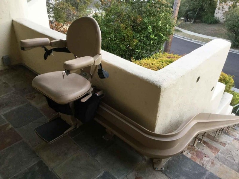 outdoor Bruno Elite curved stairlift installed in San Bernadino