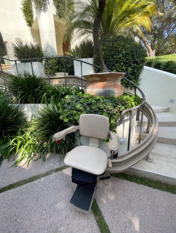 outdoor curved stairlift atbottom landing in Beverly Hills from Lifeway Mobility