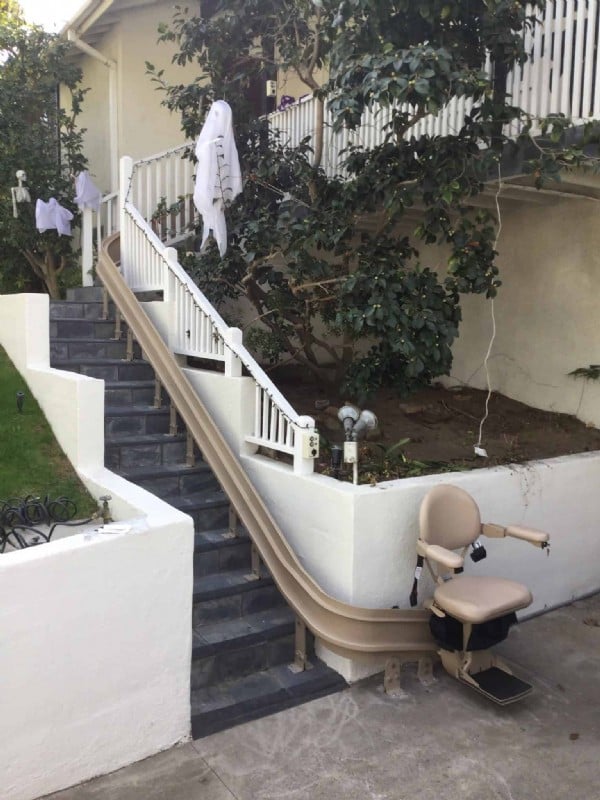 outdoor-curved-stairlift-in-San-Francisco-CA.JPG