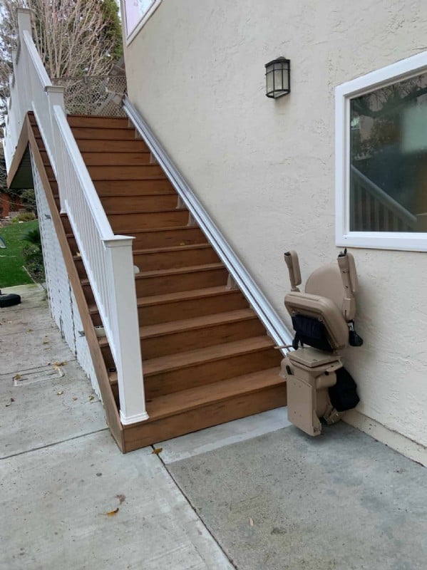 outdoor stairlift in Los Angeles with components folded up at bottom landing