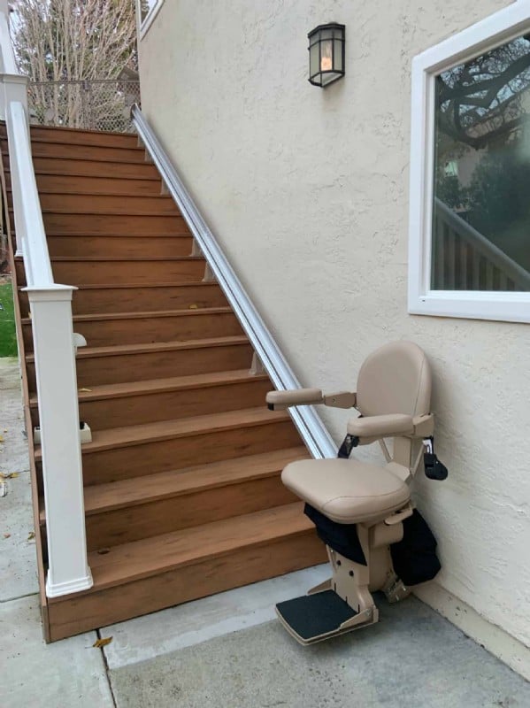 outdoor-stairlift-installed-by-Lifeway-Mobility-Los-Angeles.JPG